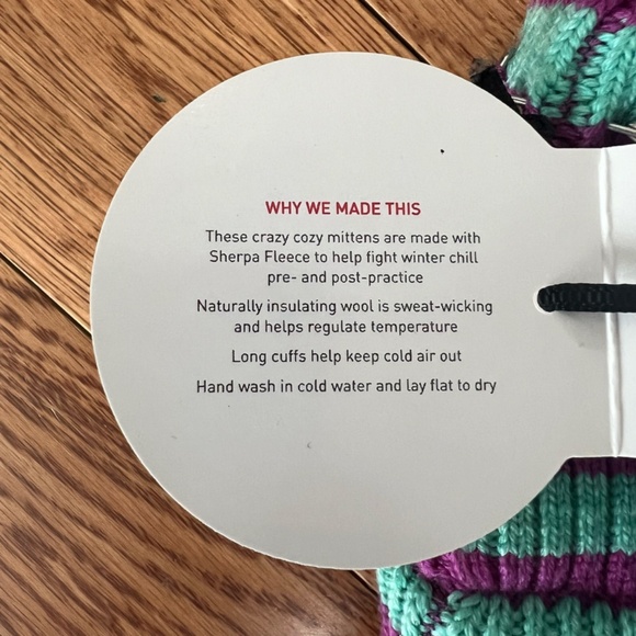 Lululemon totally toasty mittens NWT - Picture 3 of 7